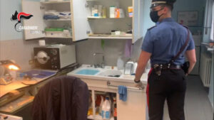Studio dentistico abusivo, padre e figlio denunciati