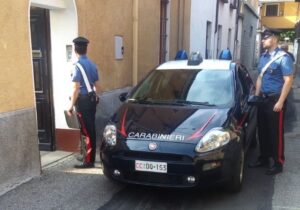 Scoperto un “market dello sballo”: arrestati due giovani
