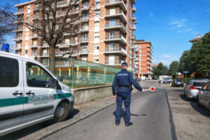 Rubavano le borsette alle donne, arrestati dalla Polizia locale