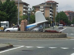 Polemiche sul monumento al Grande Toro a Borgaro: «È macabro e di pessimo gusto»