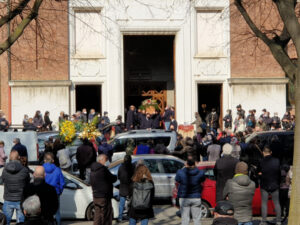 L’ultimo saluto della città al dottor Ricciardello, «un uomo dal cuore d’oro»
