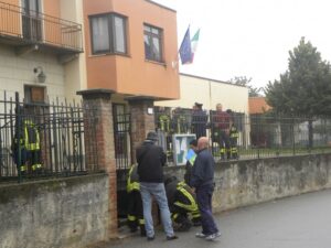 Paura a Corio per la fuga di gas: evacuata la scuola elementare