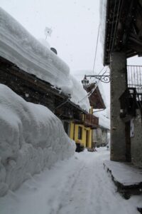 Troppa neve, ancora chiuso il Pian della Mussa: «Ma potrebbe riaprire sabato»
