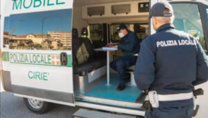 Due studenti di 17 e 19 anni sorpresi  in centro dagli agenti con un etto e mezzo di stupefacente