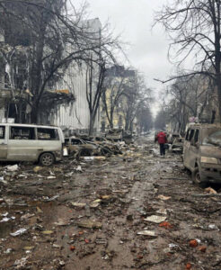Adottato da bimbo in Ucraina, ci
torna e porta in salvo due donne