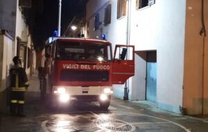 Attimi di paura a Mathi: appartamento in fiamme