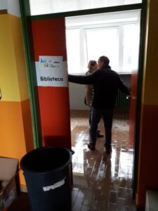 L’assessore regionale in visita alla scuola scoperchiata dalla tromba d’aria