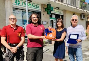 Un defibrillatore in dono ai vigili del fuoco volontari di Mathi