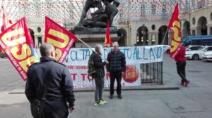 Cambiano le manifestazioni e i protagonisti ma Luca no, continua a manifestare ogni lunedì