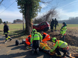 Grave incidente a San Carlo, auto distrutta