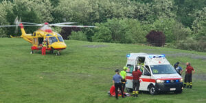 Si getta dal ponte, 29enne in pericolo di vita