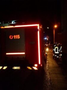 Il piromane si fa beffe delle telecamere e torna a colpire