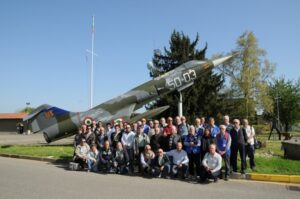 Nella base aerea per “aggiornarsi” e celebrare i caduti