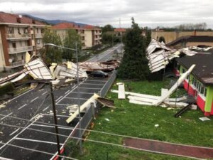 L’assessore regionale in visita alla scuola danneggiata