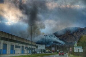 La Val Ceronda in fiamme, evacuate le case a Givoletto e Val della Torre – VIDEO