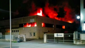 Fiamme in una ditta e in una carrozzeria