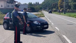 Un tecnico della Smat e un carabiniere, entrambi falsi: “Non apritegli la porta”