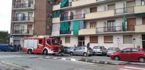Tenta di avvelenare il figlio di 15 mesi e poi prova a togliersi la vita