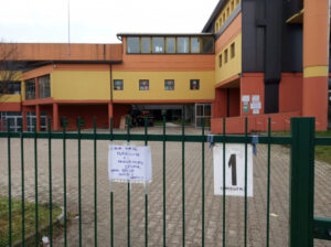 Scuola allagata, stop alle lezioni dopo le festività natalizie