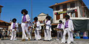 «È arrivata Lunathica a Ciriè», il bel prequel della marching band al mercato  -VIDEO-