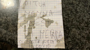 Scappano dal ristorante senza pagare e lasciano un biglietto: «Cinesi di m…, ci avete portato il Covid»