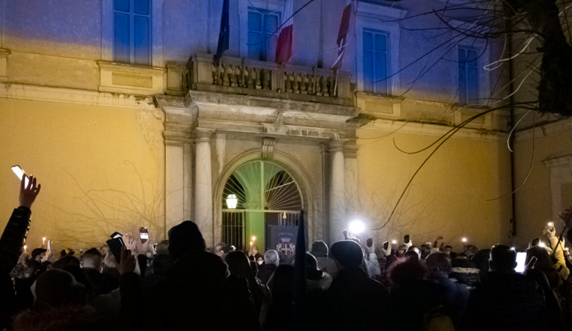 Flashmob e fiaccolata per dire no alla Guerra in Ucraina: Ciriè c’è
-photo gallery- (di Sergio Bertolotti)