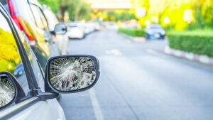 «Truffa dello specchietto», nomadi in azione nel Ciriacese