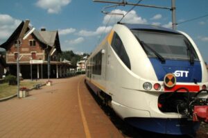 Torino-Ceres e Canavesana, arrivano i defibrillatori a bordo dei treni
