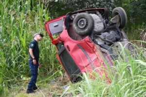 Esce di strada e si ribalta con l’auto: ennesimo incidente sulla Direttissima