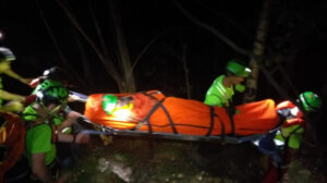 Salvato dopo 48 ore sul bordo del dirupo