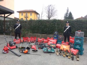 Dagli attrezzi per l’edilizia alla collezione di vini: denunciato 42enne di Ciriè per ricettazione