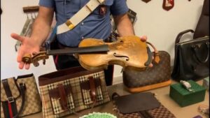 Ritrovata in un campo rom la replica perfetta dello Stradivari rubata 26 anni fa