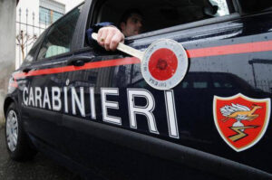Sorpresa a rubare in un negozio, donna in manette