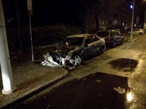 Né piromane né avvertimento mafioso dietro il rogo che ha distrutto una Mercedes la sera di Natale