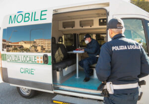 Sorprese con gli arnesi da scasso, bloccate dalla polizia locale di Ciriè