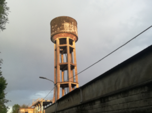 Lunedì la demolizione controllata della torre piezometrica dell’ex Ipca: area già interdetta