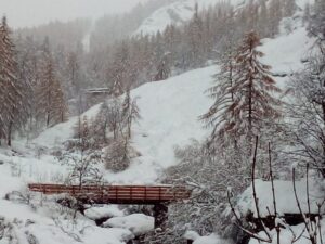Maltempo, continua l’allerta: è rischio valanghe in quota
