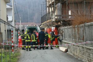 Schiacciato dal muro che crolla di schianto: muratore muore a Cafasse