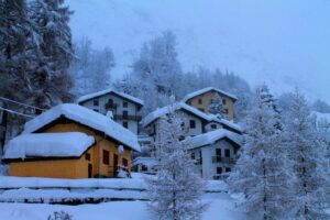 Centinaia di turisti a Balme. A febbraio 17 giorni di neve su 28