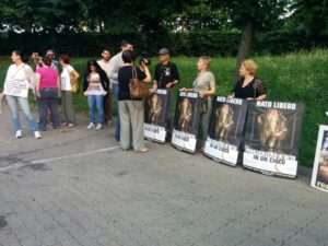 Blitz e protesta animalista davanti al Circo di Moira Orfei: tensione in città