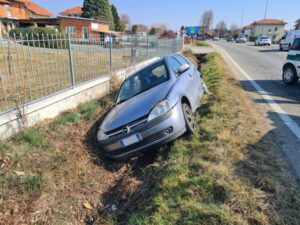 Colto da un malore alla guida, muore 65enne