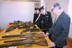 L’arsenale della II Guerra Mondiale sequestrato dai carabinieri finisce in museo
