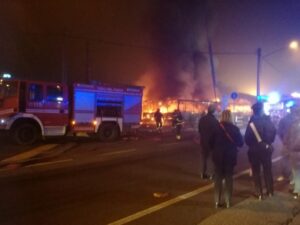 Incendio distrugge i sette pulmann di Gtt parcheggiati nel deposito della stazione