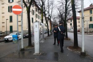Musicista aggredito e derubato: i carabinieri arrestano il rapinatore e ritrovano lo strumento
