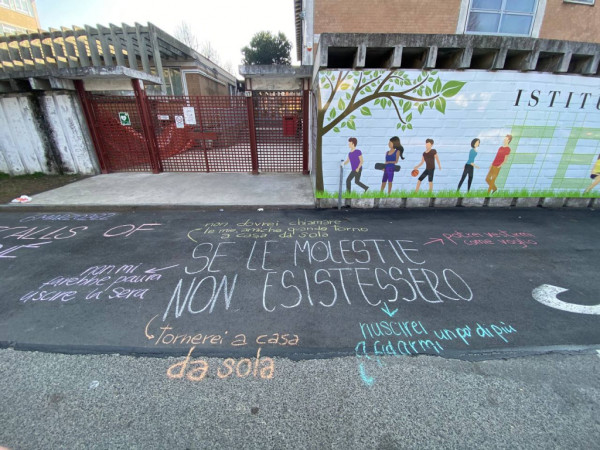 A colpi di gessetto contro i molestatori della strada