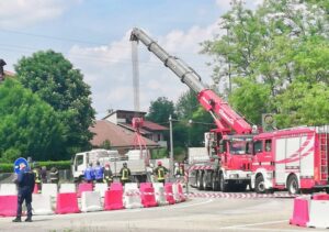 Camion perde il carico sulla Direttissima, traffico in tilt