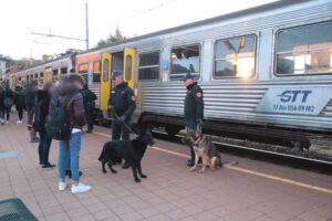 Torino-Ceres, blitz dei carabinieri sui treni degli studenti