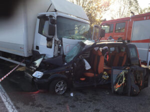 Vettura contro camion in Strada della Cebrosa: muore un venariese