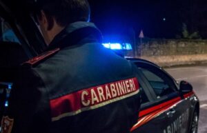 Rapina a mano armata al supermercato, è caccia al bandito