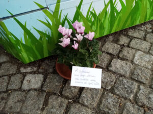 Addio a Giovanni, il clochard che aveva perso la panchina ma conquistato l’affetto dei cittadini